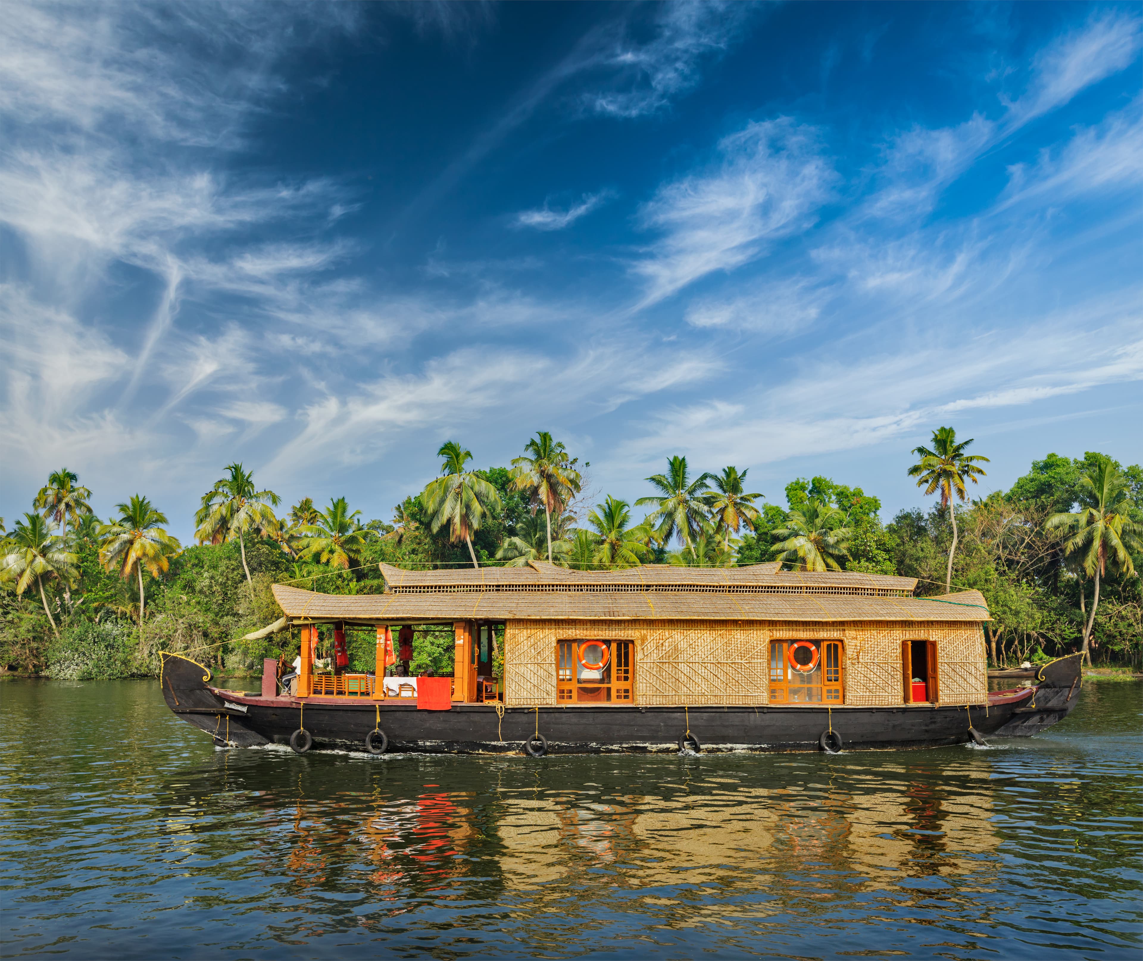 Kerala Sadya: The Traditional Cuisine You Must Try Onboard