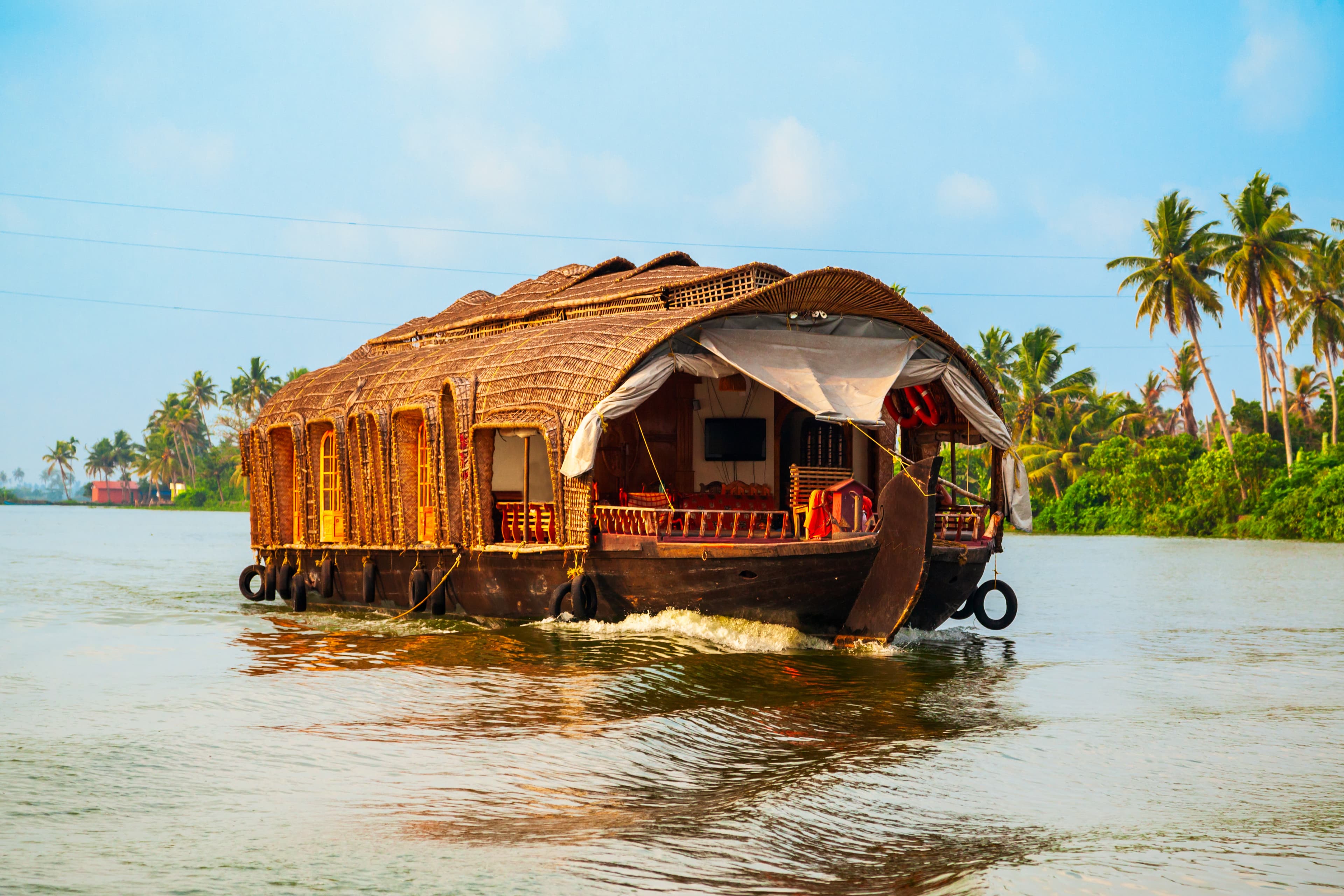 Kumarakom vs Alleppey: Which Backwater Destination Should You Choose?