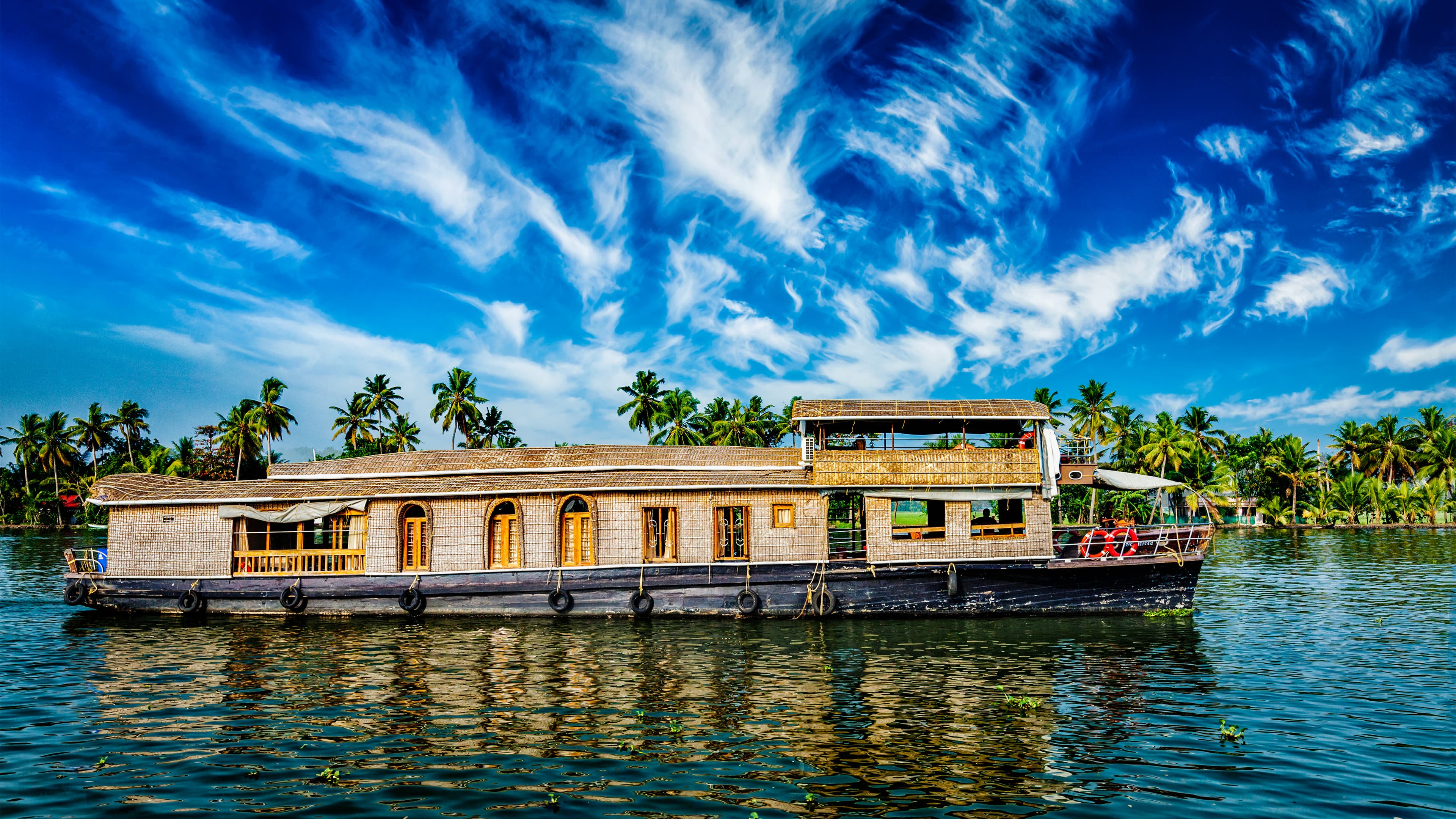 Romantic Honeymoon Houseboat Experiences in Alleppey